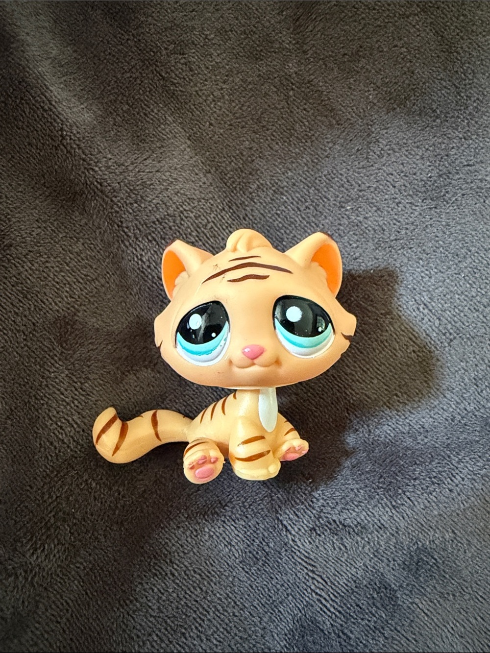 Hasbro Littlest Pet Shop #1608 tiger kitten figurine 2006